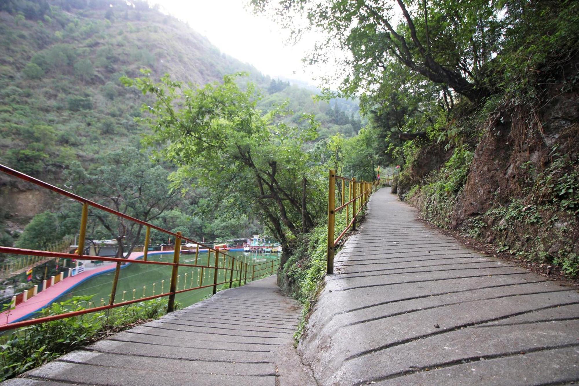 Hotel O Kempty Lake Adventure Resort Mussoorie Eksteriør bilde